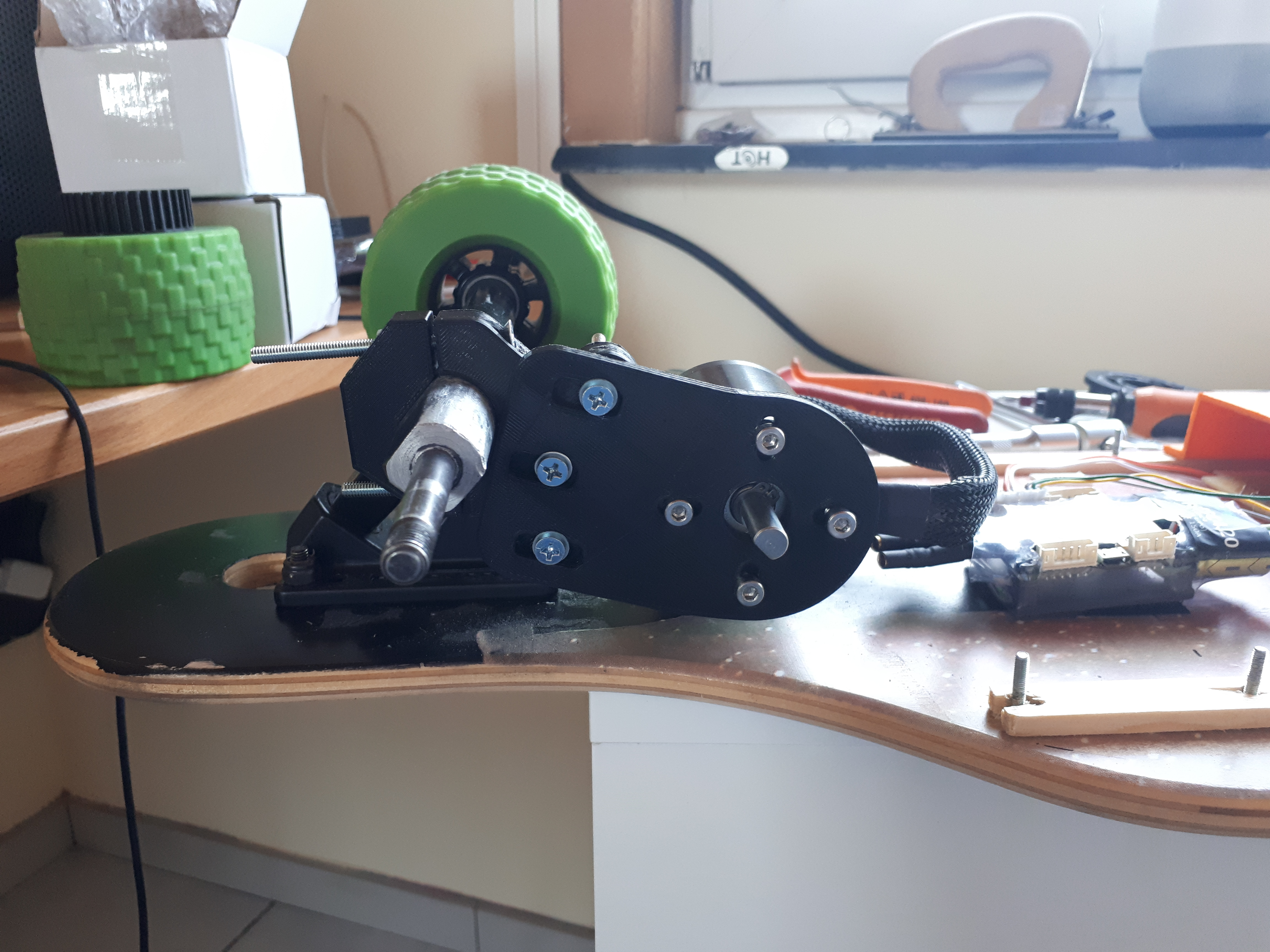The self-made brackets fitted using a 3D print