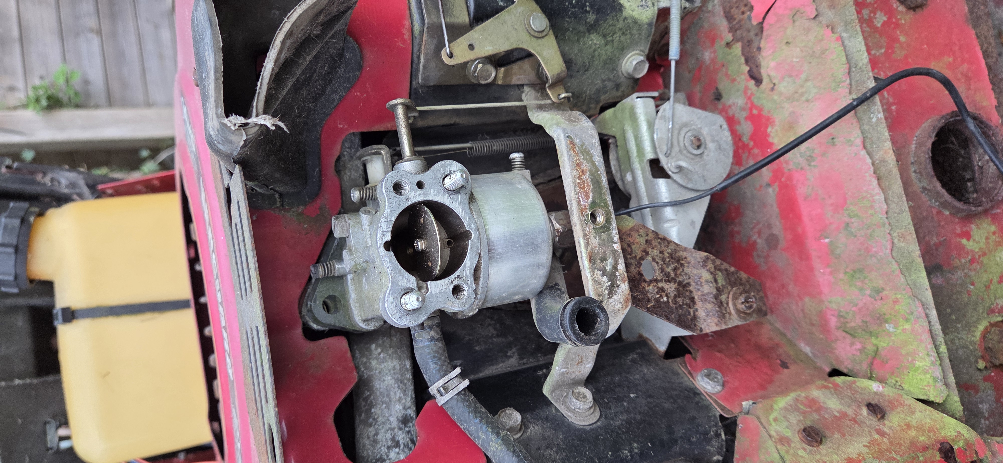 The carburetor was not injecting any fuel