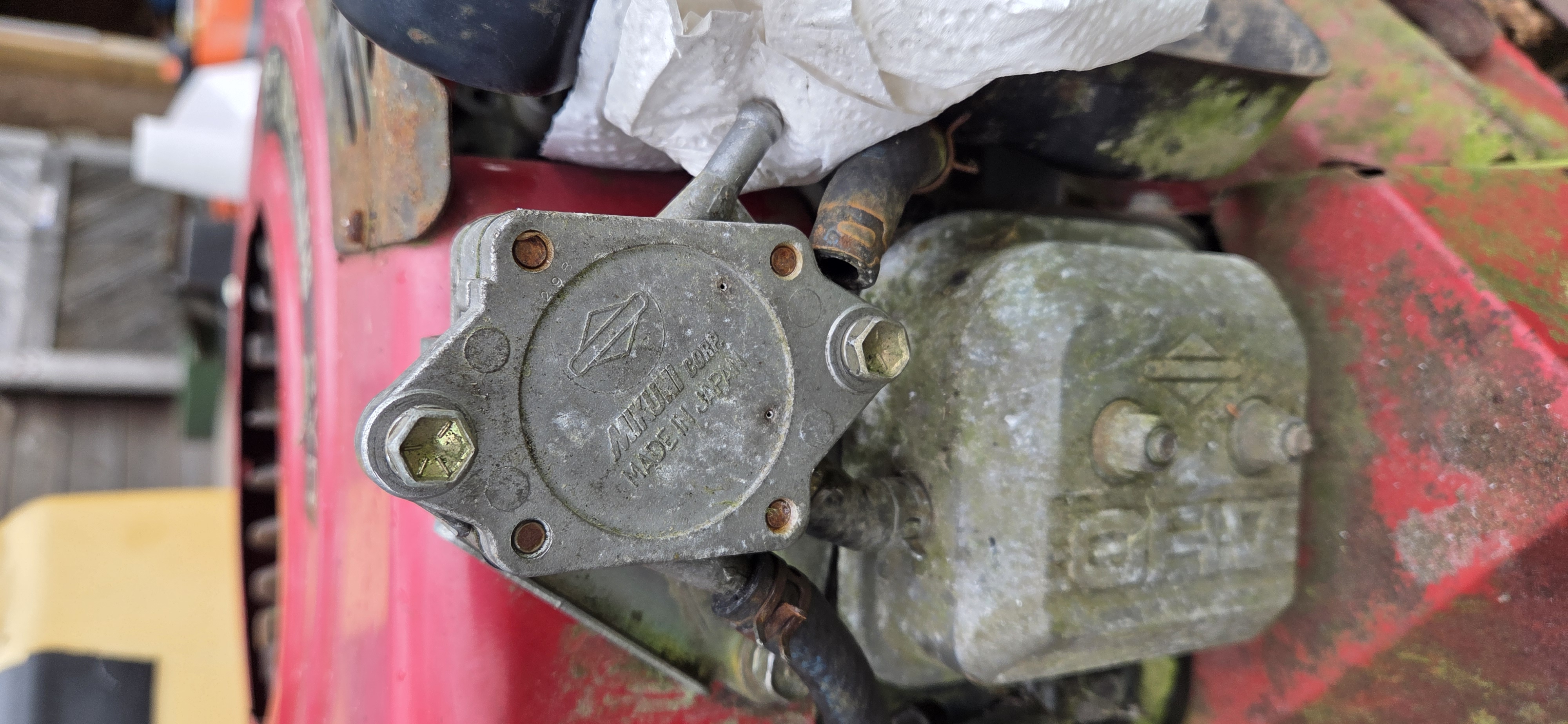 The old fuel pump which didn't pump any fuel from the tank